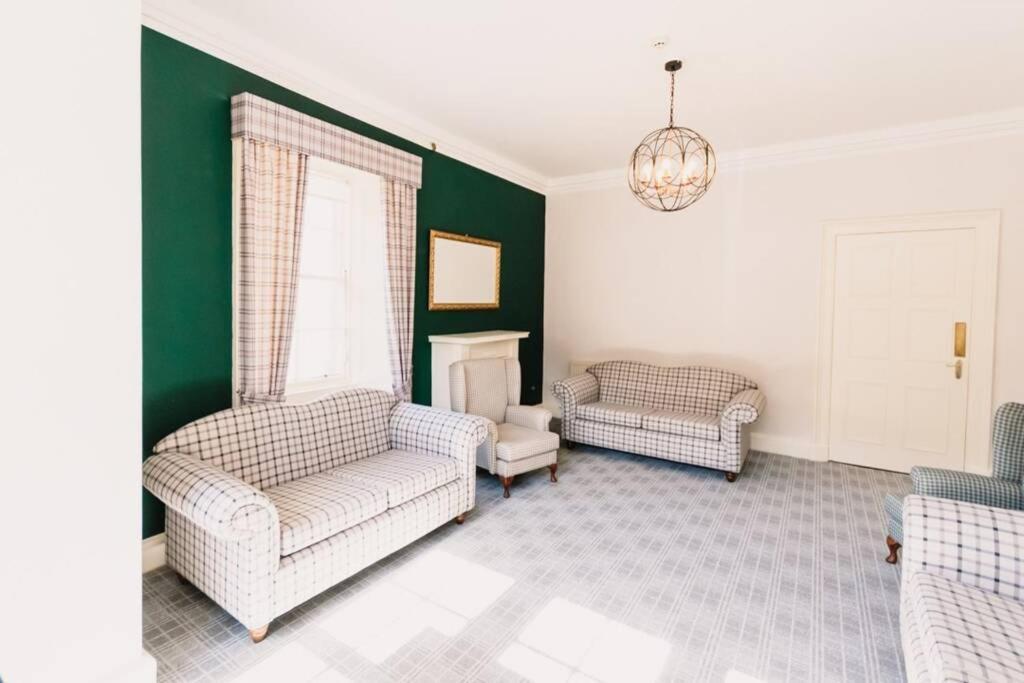 Wallace Apartment - A Unique Apartment In Countryside Park With Wifi And Access To Bar And Pool بيرث المظهر الخارجي الصورة